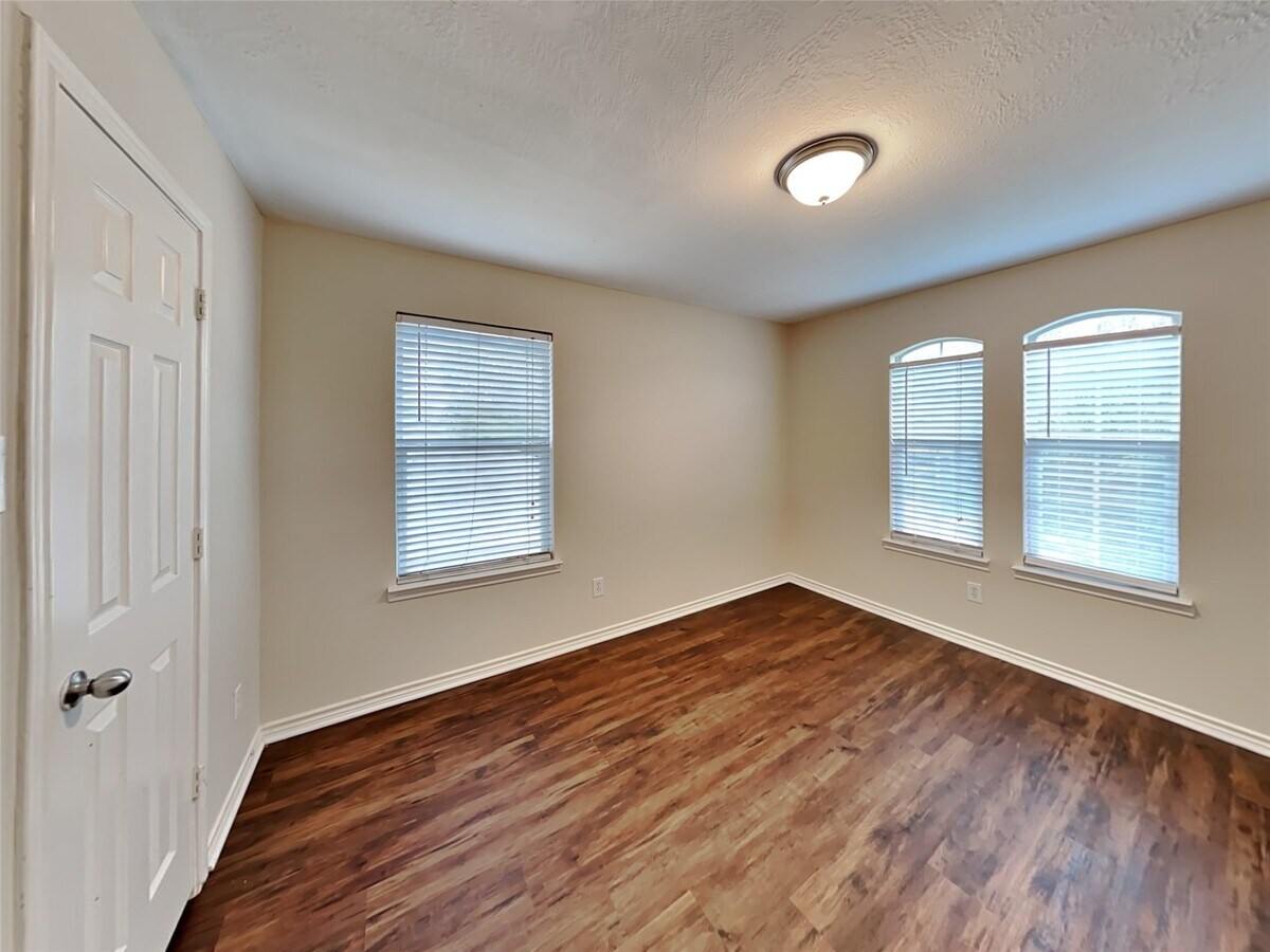 Photo - 2219 Shady Pine Dr