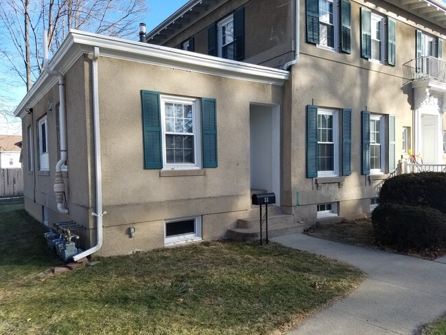 Private entrance - 33 High St Unit Apartment
