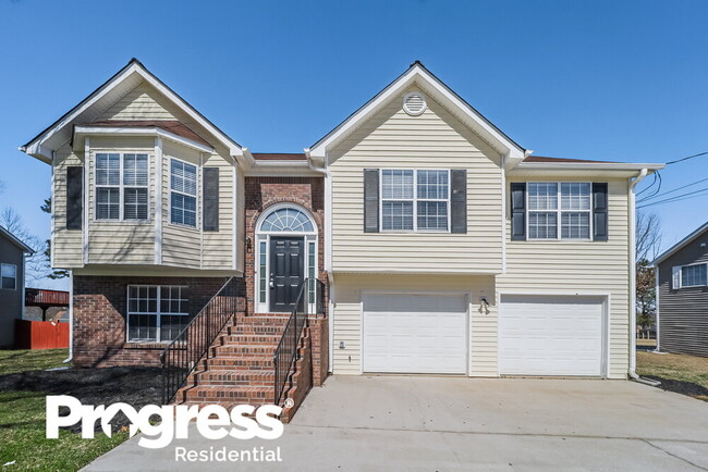 Building Photo - 2710 Luke Dr