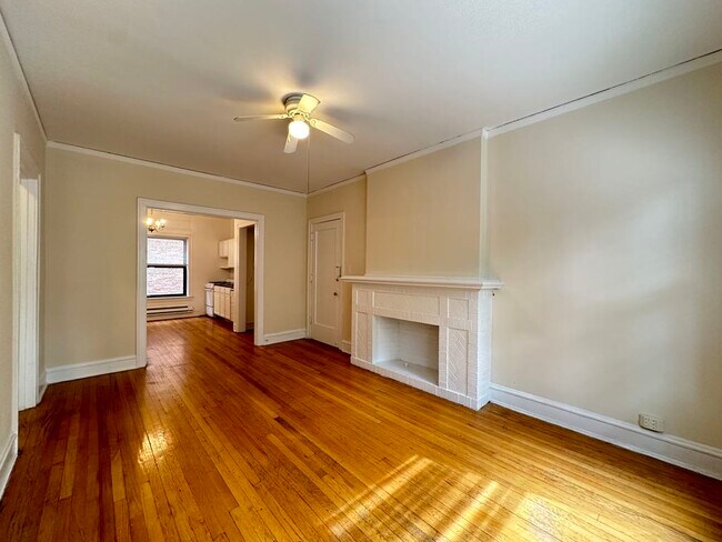 Building Photo - 1016 Dempster St Unit J06P