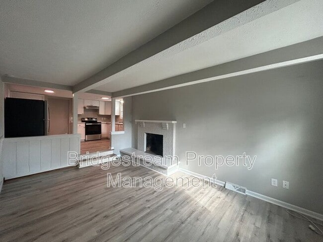 Building Photo - 1830 Roslyn Ave