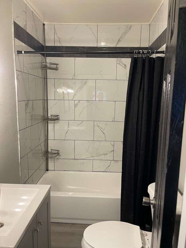 Photo - 4761 Warnock Ave