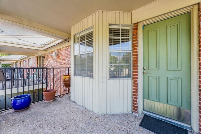 Building Photo - 7920 Rockwood Ln Unit 226 Rental