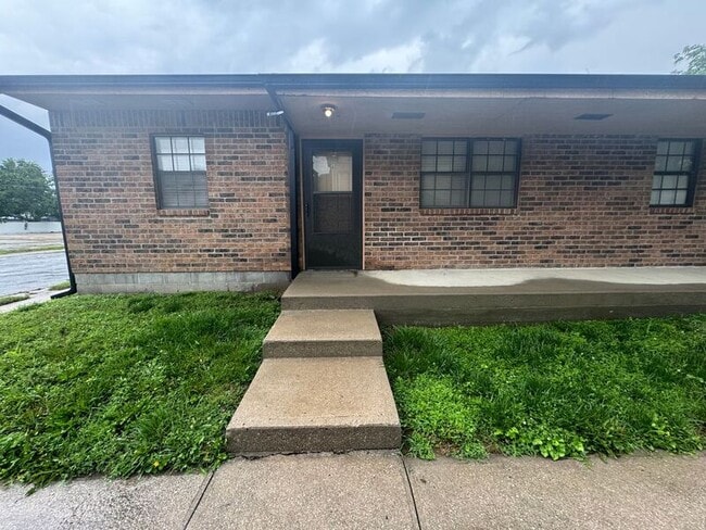 Photo - 100 E Brasfield St Unidad A Rental