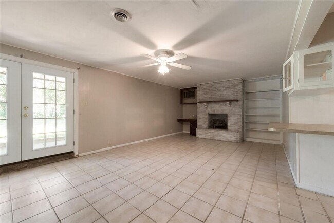 Photo - 1111 Elmwood