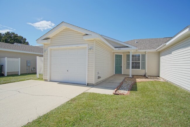 Building Photo - Coming Available 10/17 – 2BR/1BA Home in S...
