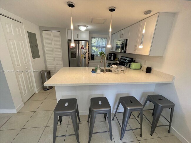 Photo - 1325 NE 5th Ave