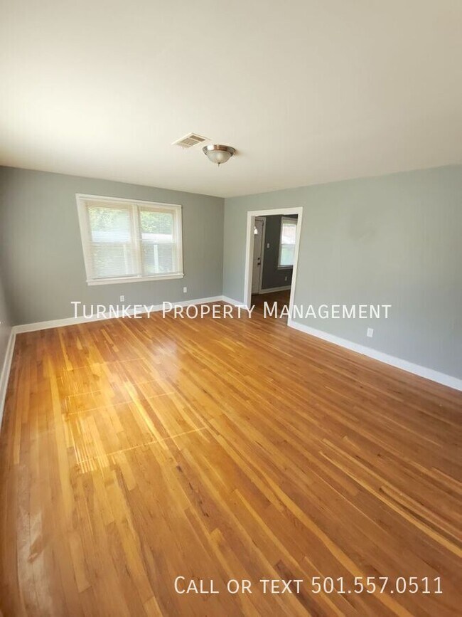 Photo - 1720 Pinewood Dr
