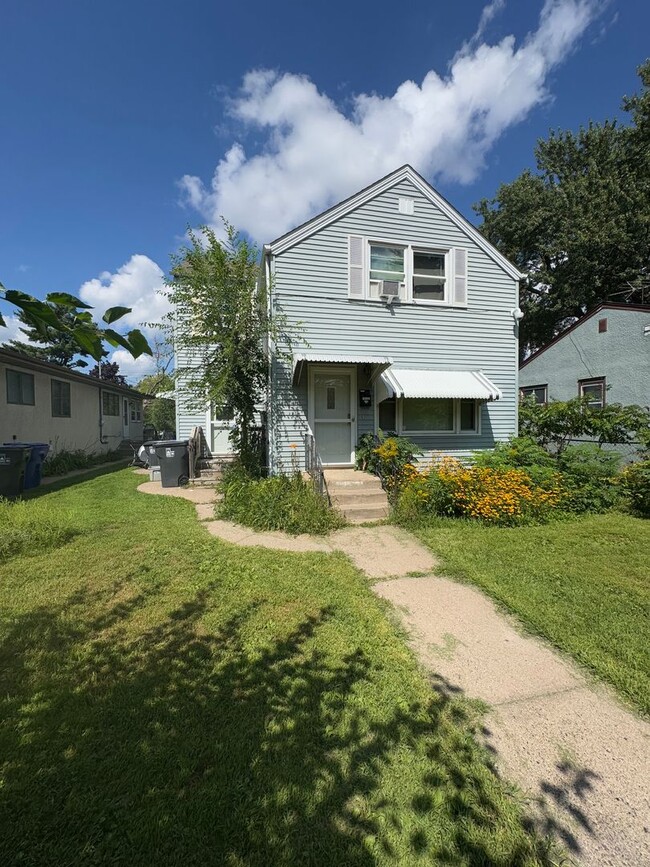 Building Photo - 1643 5th St E Unit 2 Rental