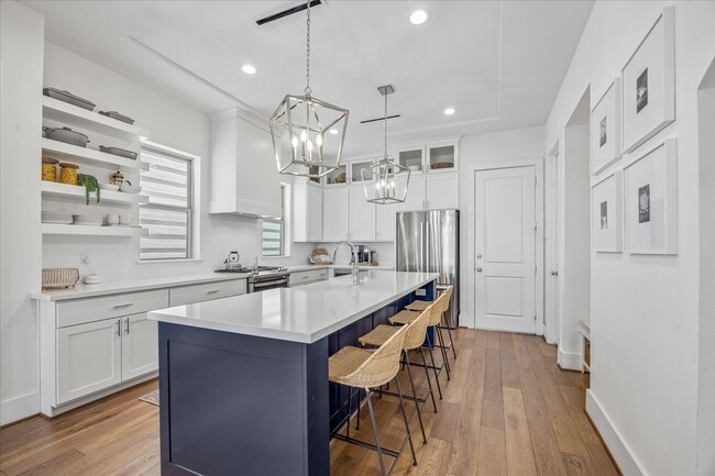 Photo - 852 Fisher St