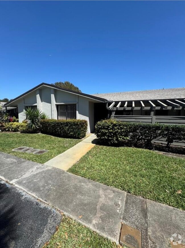 Building Photo - 445 Lakeview Dr Rental