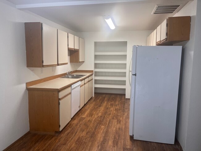 Photo - 3809 Maple Ave Unidad 3809