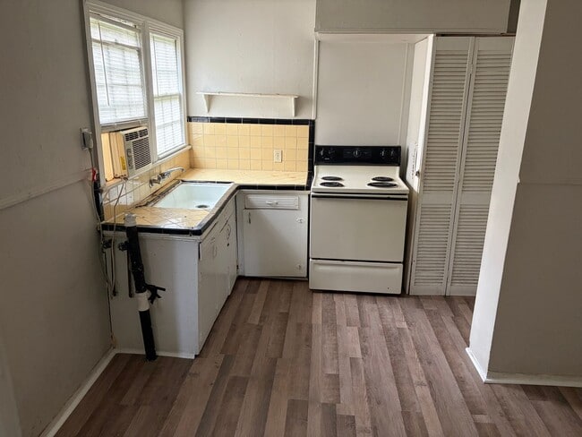Photo - New Paint and Flooring, 1 Bedroom Bossier Home