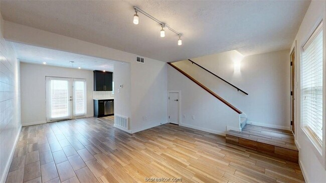 Photo - 505 Boyett St Unit 1