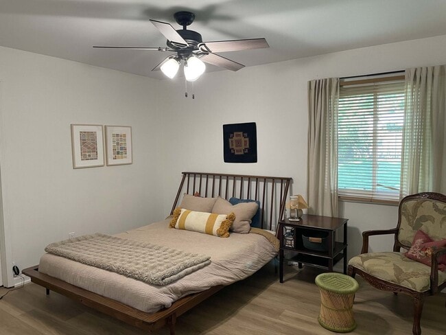 Photo - 3 bedrooms, 2 bathrooms, fenced yard!