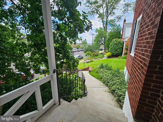 Photo - 165 Race St