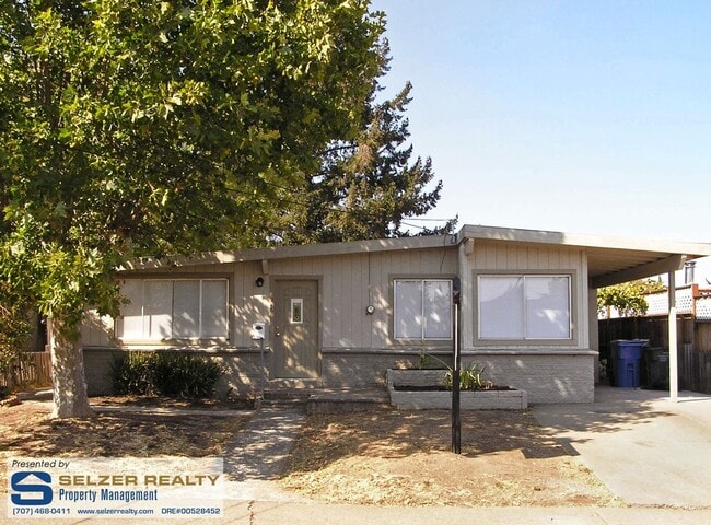 Building Photo - Surprisingly roomy 4 bd. house; convenient...