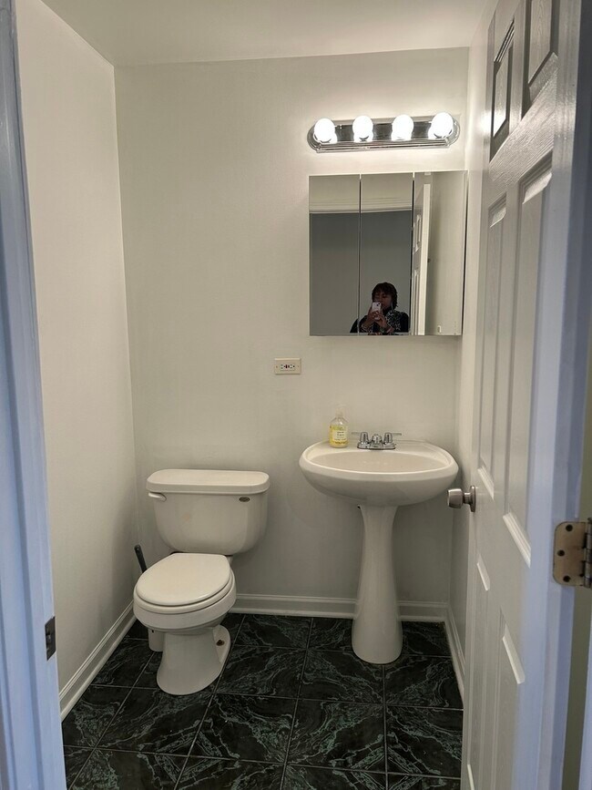 Photo - 363 E 59th St