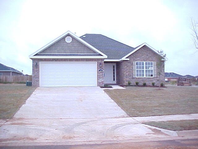 Building Photo - 2200 SW Huntwick Ave