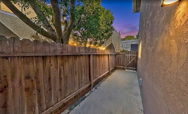 Walkway in front of unit 2 - 338 Orizaba Ave Unit 2