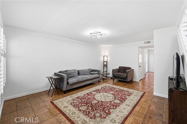 Photo - 104 Oval Rd