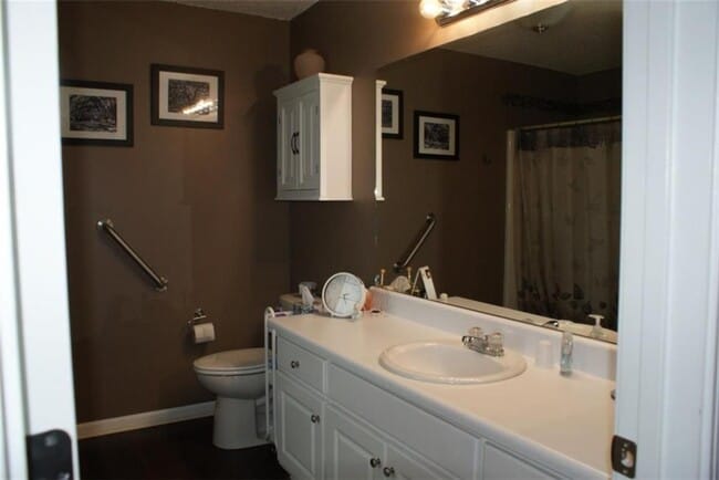 Photo - 211 Lucas Way