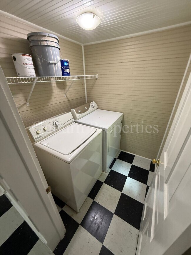 Photo - 409 Granville Dr SW