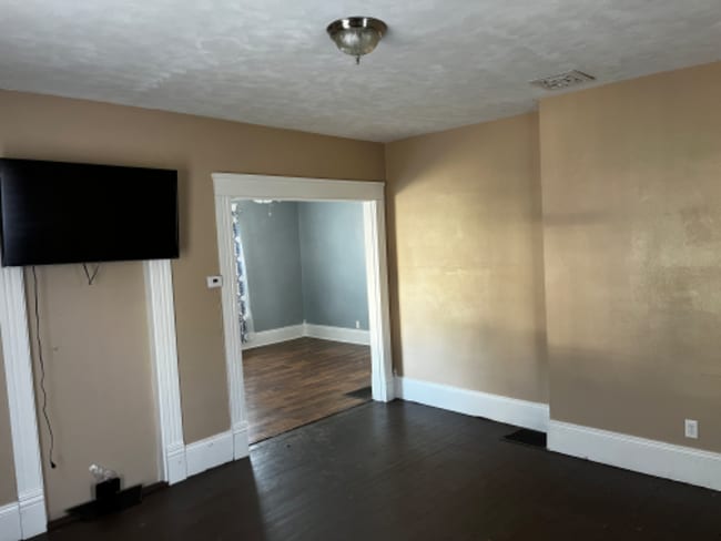 Photo - 900 Stilwell Ave