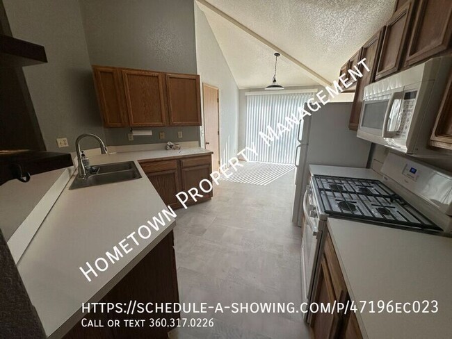 Photo - 1803 Pear St NE