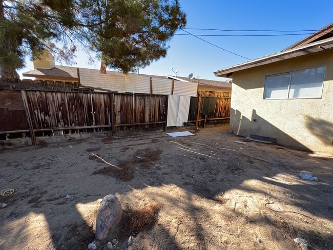 Photo - 737 E St Unit B
