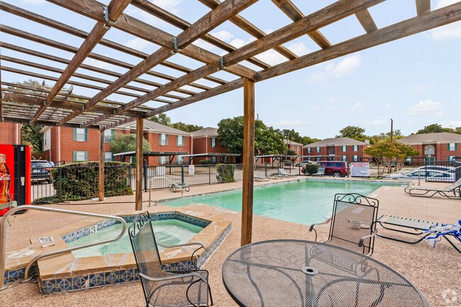 16.jpg - Valencia Plaza Apartments