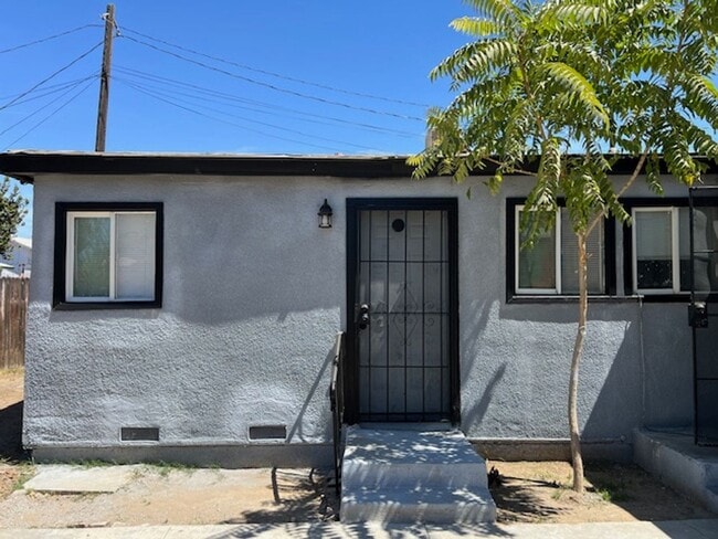 Building Photo - 703 Ray St Unit B Rental