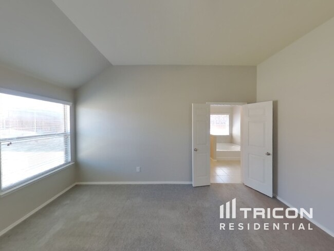 Photo - 936 Deer Valley Dr
