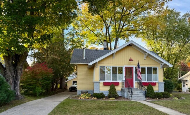 Photo - Fully-Furnished Retreat in the Heart of Su...