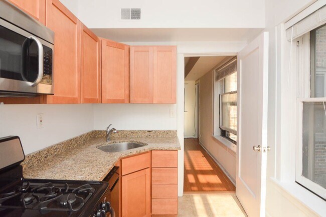 Photo - 1829 W Melrose St Unit M00H