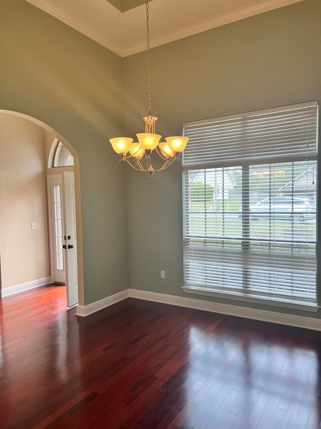 Photo - 123 Crab Apple Ave