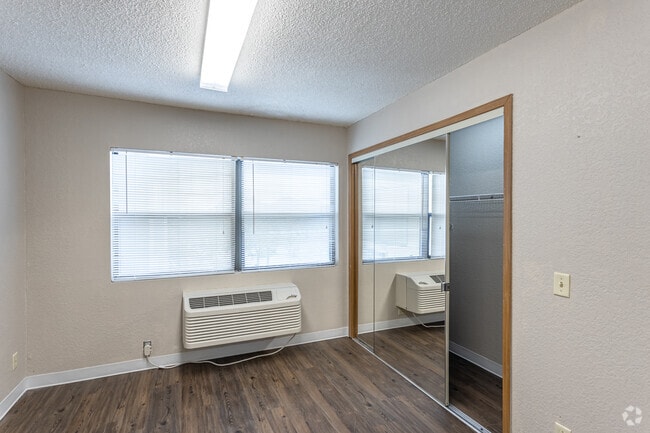 Studio - 400 SF
