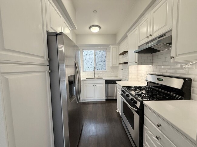 Photo - 3401 S Bentley Ave Unidad 203
