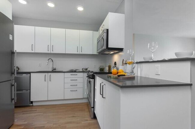 Photo - 2400 Bathurst St Unit 407