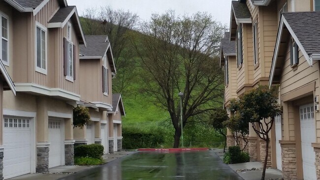 2 Bed 2 Bath In Dublins California Highlands - 2 Bed 2 Bath In Dublins California Highlands Townhome