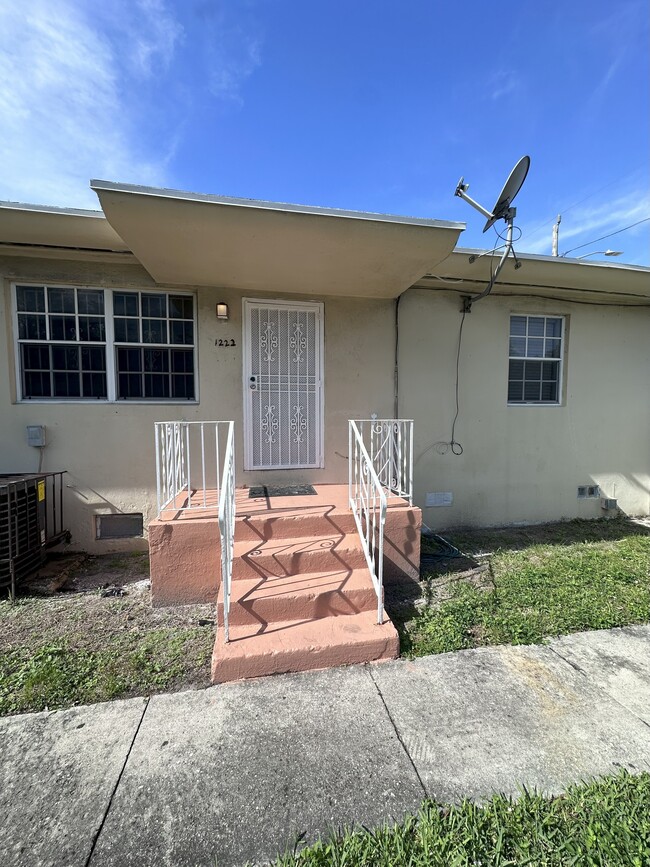 Building Photo - 1222 NW 53rd St Unit 1222 Rental