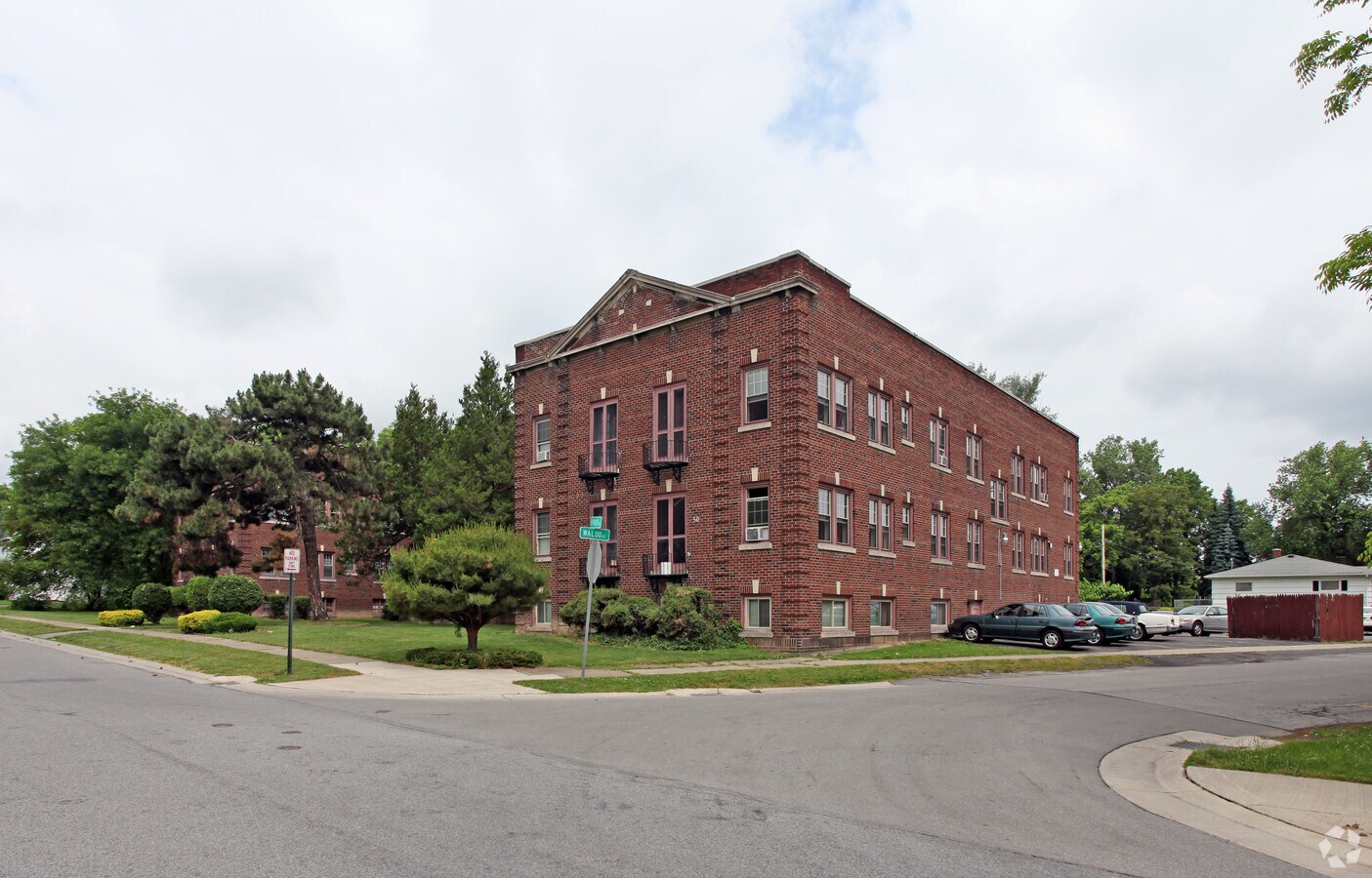 Photo - Laurelton Apartments