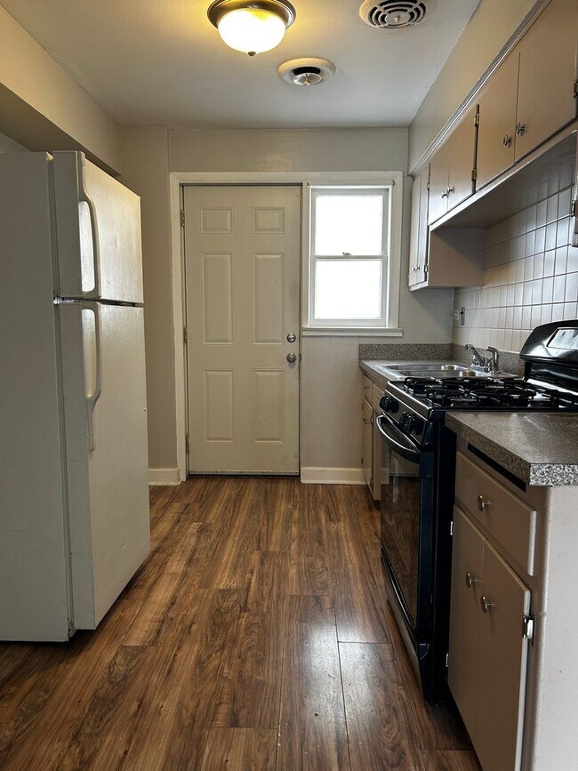 Photo - 14547 Blaine Ave Unit Apt 3