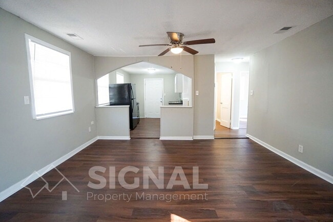 Photo - 128 Ann Dr SW