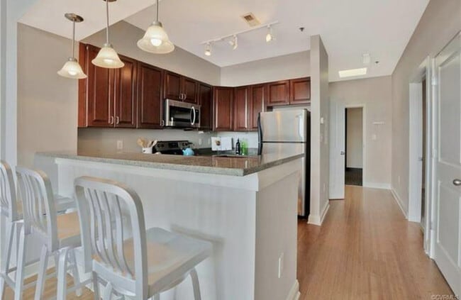 Photo - 1333 W Broad St Unit 513