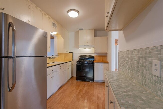 Photo - 5515 Roosevelt Ave