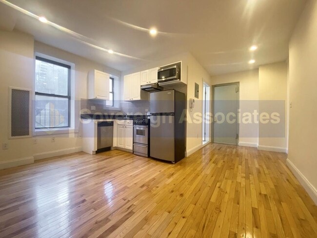 Building Photo - 250 W 99th St Rental