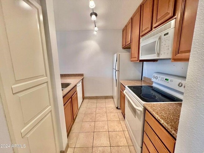 Building Photo - 7625 E Camelback Rd Unit 415A