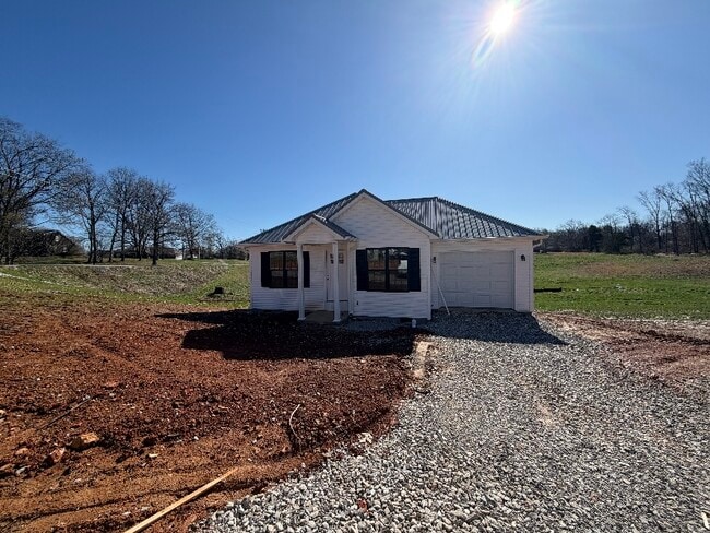 Building Photo - 757 Hillcrest Dr