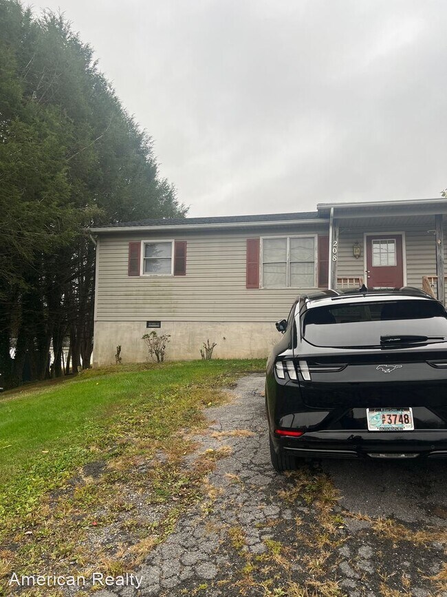 Photo - 2 br, 1 bath House - 208 hill drive